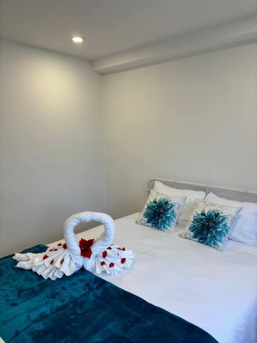 Cozy Spacious Work Friendly Lotus With Garden View High Speed Free Wi Fi And Parking Adjacent To Downtown Montreal Bagian luar foto