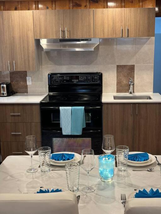 Cozy Spacious Work Friendly Lotus With Garden View High Speed Free Wi Fi And Parking Adjacent To Downtown Montreal Bagian luar foto