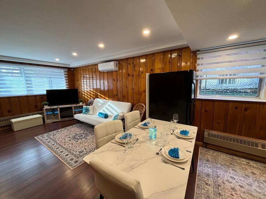 Cozy Spacious Work Friendly Lotus With Garden View High Speed Free Wi Fi And Parking Adjacent To Downtown Montreal Bagian luar foto