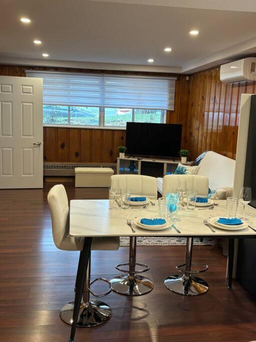 Cozy Spacious Work Friendly Lotus With Garden View High Speed Free Wi Fi And Parking Adjacent To Downtown Montreal Bagian luar foto
